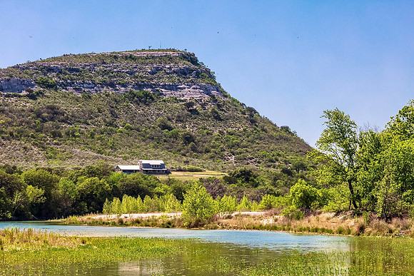Solitary Ranch Home near Montell